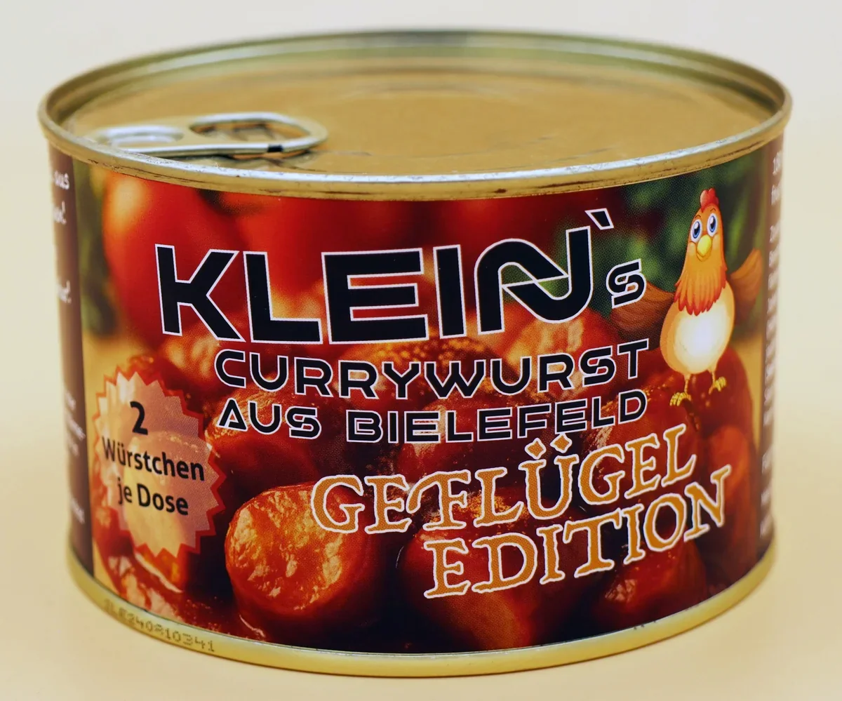 Dose der Klein’s Currywurst Geflügel Edition – handgemachte Currywurst aus hochwertigem Geflügelfleisch mit fruchtig-würziger Sauce, hergestellt in der Bielefelder Manufaktur.