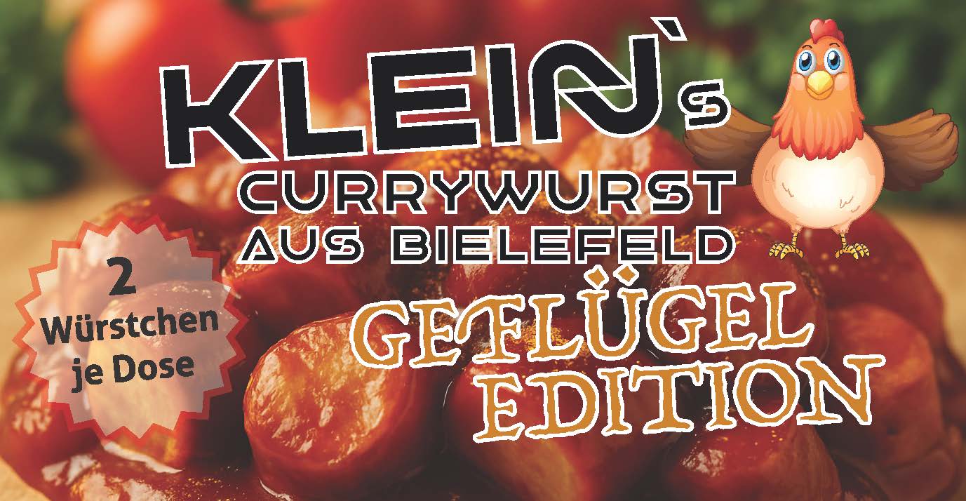 Etikett der Klein’s Currywurst aus Bielefeld Geflügel Edition. Im Hintergrund sind Currywurststücke in Sauce mit Tomaten und Kräutern zu sehen. Rechts im Bild ist eine gezeichnete Henne als Symbol für Geflügel. Text: „2 Würstchen je Dose“.