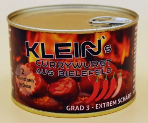 Dose der Klein’s Currywurst Grad 3 – Extrem Scharf, mit feuriger Sauce und zwei handgemachten Würstchen aus Bielefeld, hergestellt in echter Manufakturqualität.