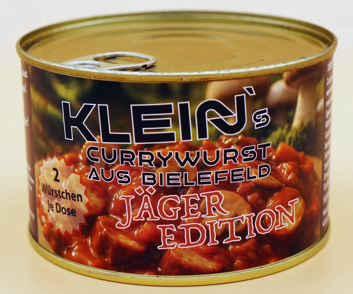 Dose der Klein’s Currywurst Jäger Edition – herzhafte Currywurst aus Bielefeld mit würziger Pilz-Jägersauce, handgemacht in traditioneller Manufakturqualität.