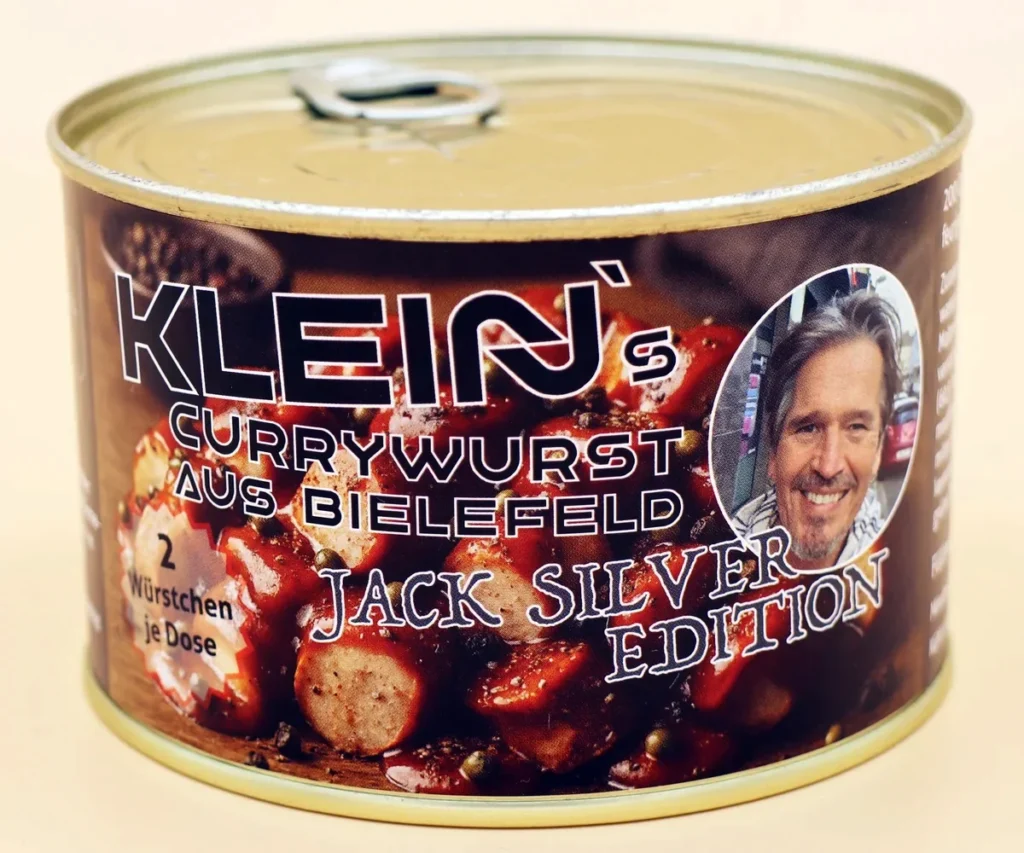 Dose der Klein’s Currywurst Jack Silver Edition – pikant-würzige Currywurst mit Pfeffer und hausgemachter Sauce, handgemacht in Bielefeld nach traditionellem Rezept.